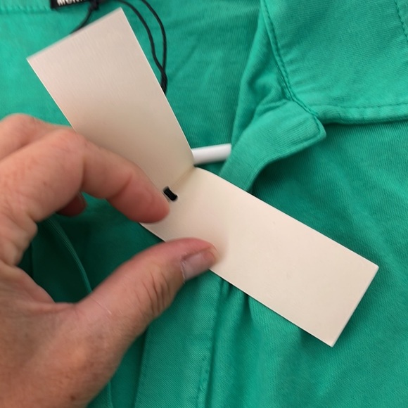 Monrow sleeveless V-neck, collared top or mini dress in color green - Picture 6 of 9